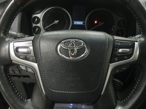 Certified 2017 Toyota Land Cruiser image 18