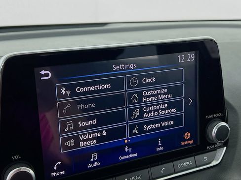 Used 2020 Nissan Sentra SV FWD image 13