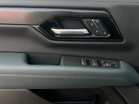 New 2026 GMC Yukon XL AT4 w/ AT4 Premium Plus Package AWD/4WD image 9