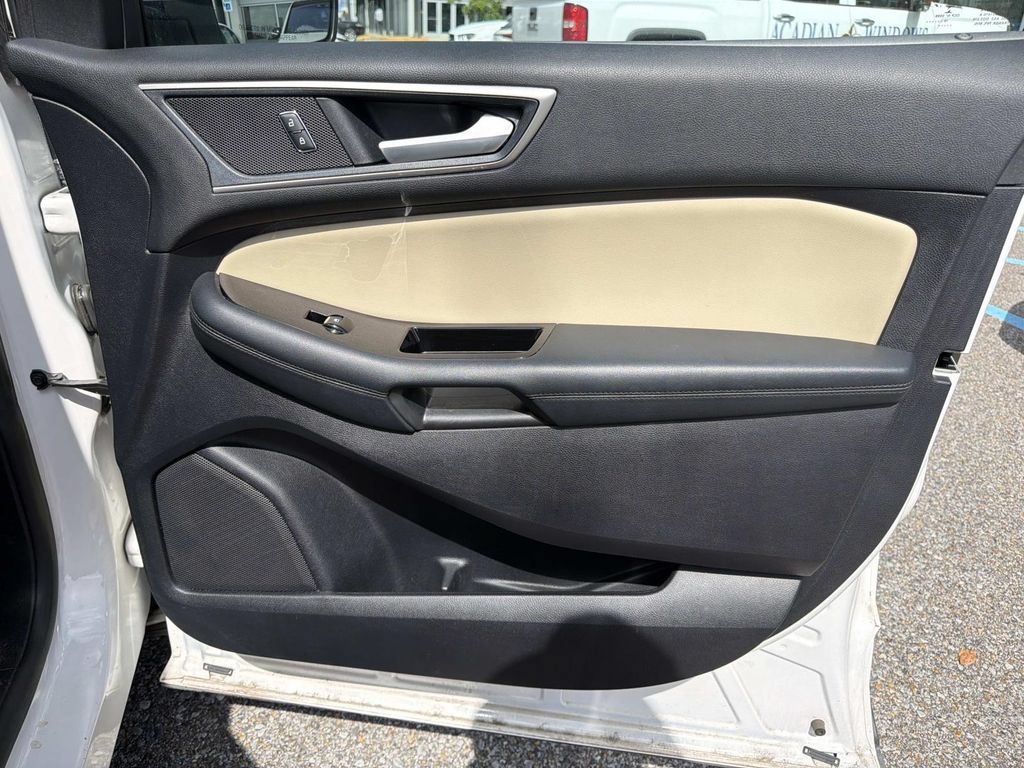 Used 2019 Ford Edge SEL w/ Equipment Group 201A FWD image 13