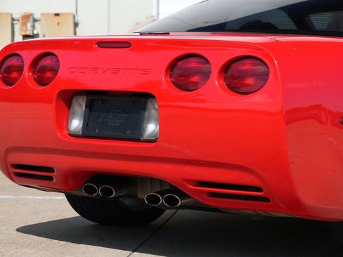 Used 2004 Chevrolet Corvette Coupe w/ Preferred Equipment Group RWD image 25