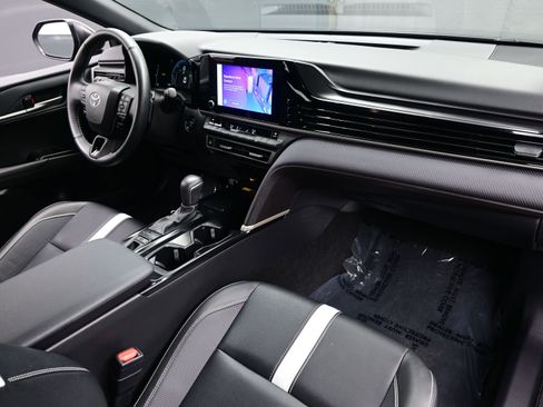 Used 2025 Toyota Camry SE image 15