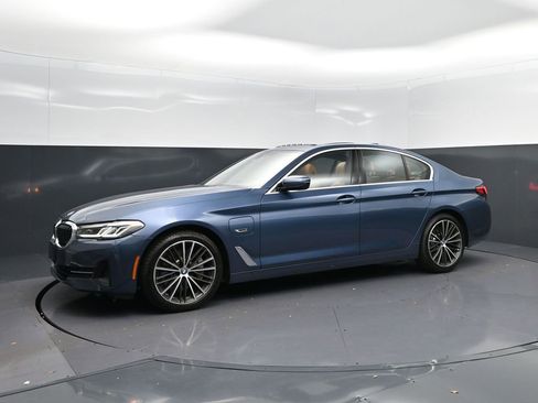 Used 2023 BMW 530e xDrive w/ Convenience Package image 3