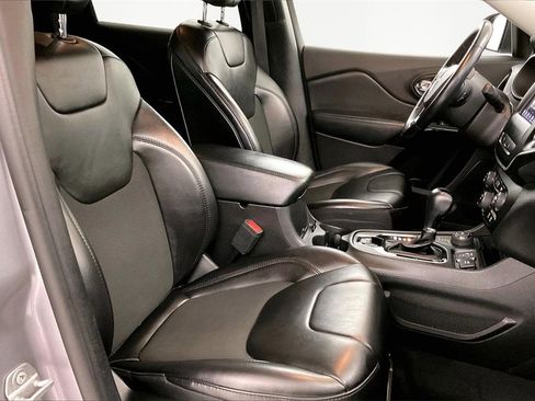 Used 2021 Jeep Cherokee Latitude Plus image 21