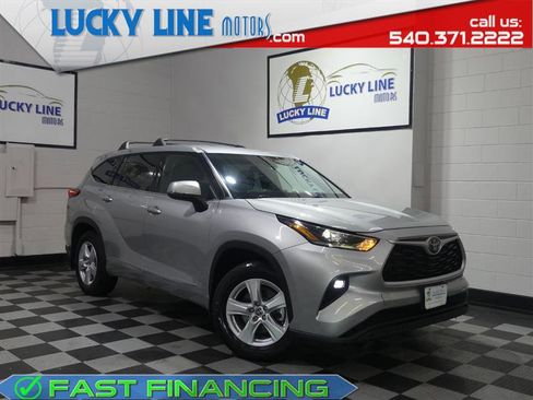 Used 2021 Toyota Highlander LE image 1