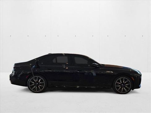 Used 2025 BMW i7 M70 AWD/4WD image 4