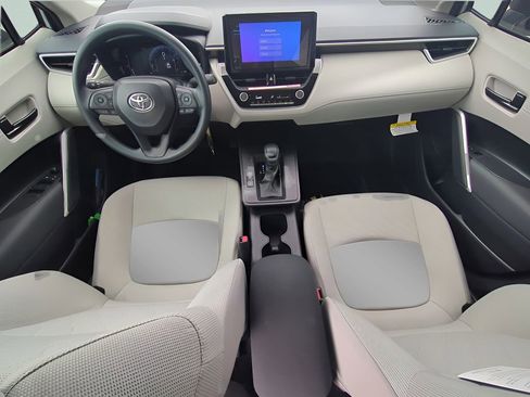 Used 2026 Toyota Corolla Cross L image 14