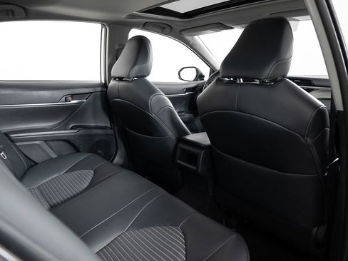 Used 2019 Toyota Camry SE image 22