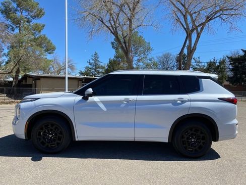 Used 2022 Mitsubishi Outlander SEL AWD/4WD image 2