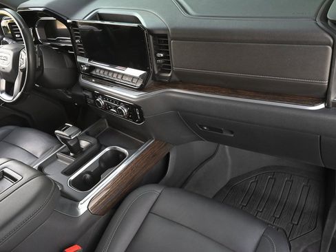 Used 2022 GMC Sierra 1500 Elevation w/ Elevation Premium Package image 17