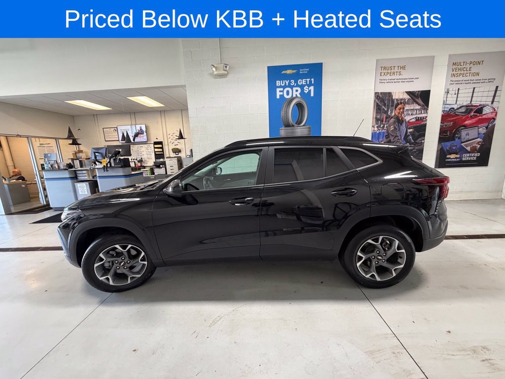 Used 2024 Chevrolet Trax LT w/ LT Convenience Package FWD image 4