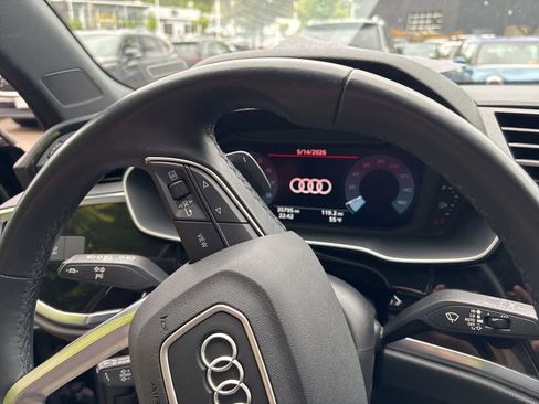 Used 2024 Audi Q3 2.0T Premium AWD/4WD image 2