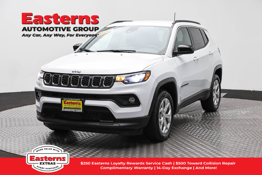 Used 2024 Jeep Compass Latitude AWD/4WD image 1