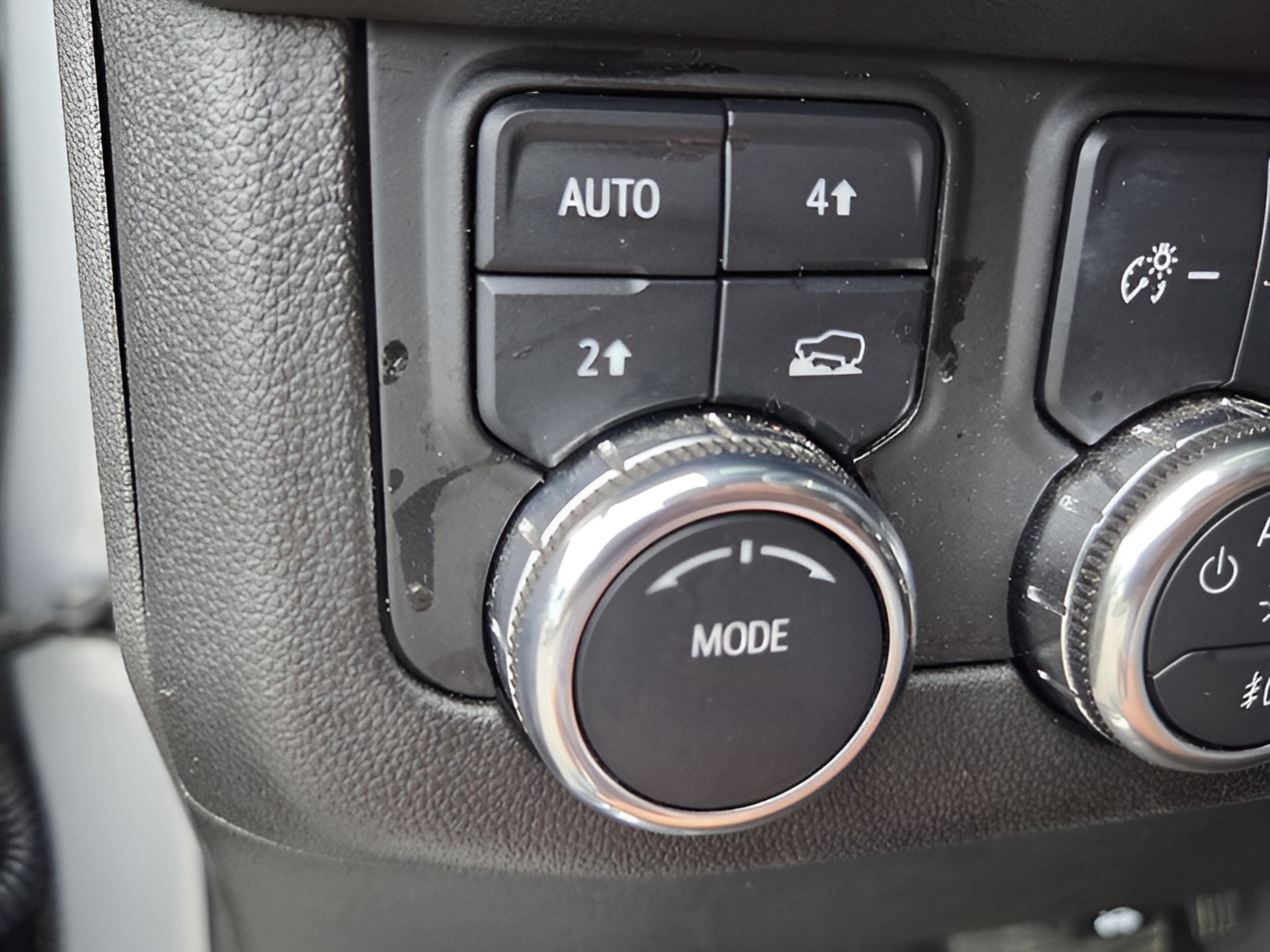 Used 2025 GMC Yukon XL Elevation AWD/4WD image 30