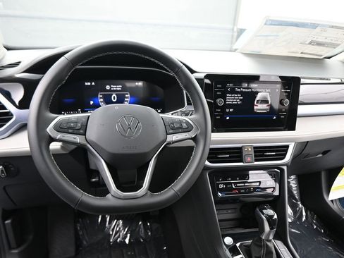 New 2026 Volkswagen Taos SE image 36