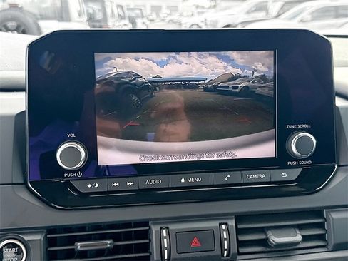 Used 2024 Nissan Pathfinder S image 14