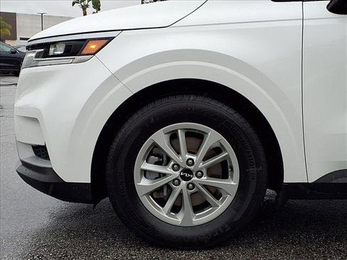 Certified 2024 Kia Carnival LX image 26
