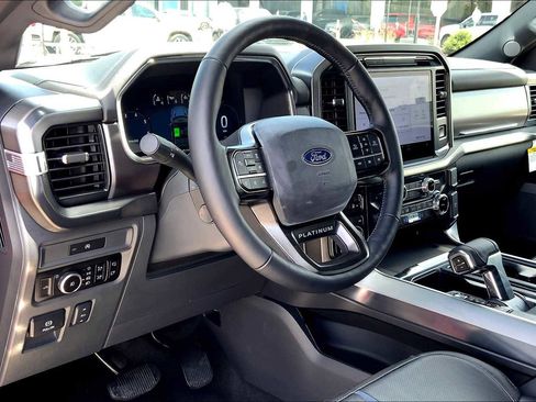 Used 2025 Ford F150 Platinum image 31
