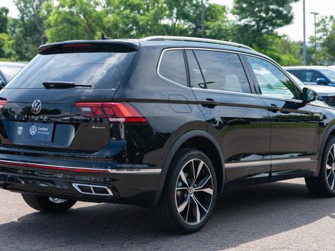 Certified 2023 Volkswagen Tiguan SEL R-Line AWD/4WD image 6
