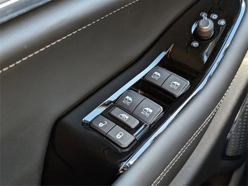 Used 2023 Jeep Grand Cherokee Overland w/ Adv Protech Group III image 24