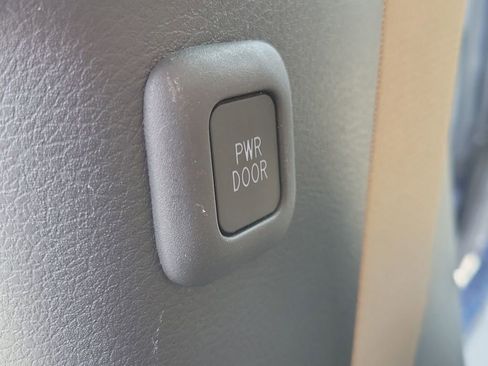 Used 2023 Toyota Sienna XLE AWD/4WD image 16