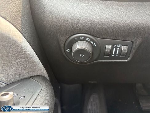 Used 2024 Jeep Compass Latitude AWD/4WD image 27
