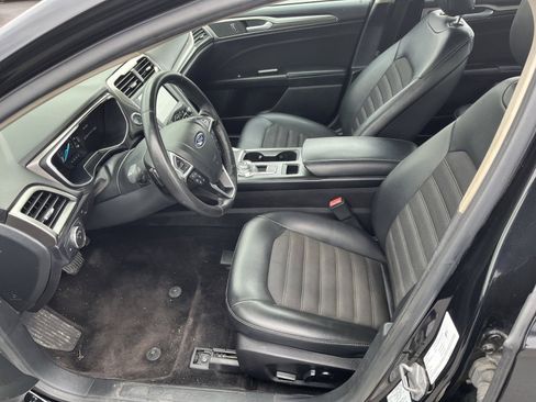 Used 2017 Ford Fusion SE w/ Equipment Group 201A FWD image 11