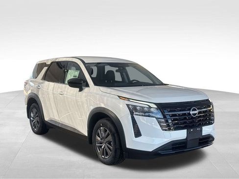 New 2026 Nissan Pathfinder S image 3