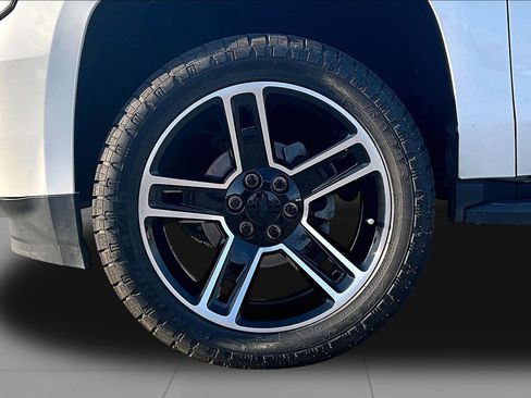 Used 2018 Chevrolet Tahoe LT image 35