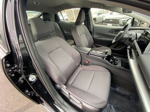 Used 2025 Toyota Prius LE image 36