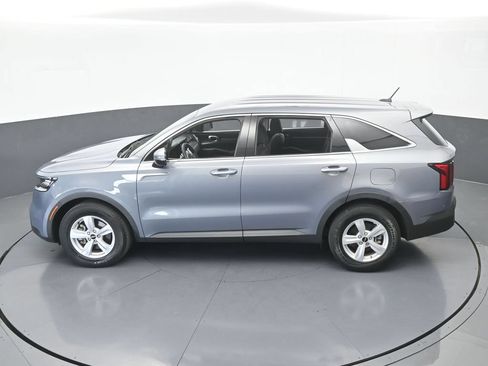 Used 2023 Kia Sorento LX FWD image 47