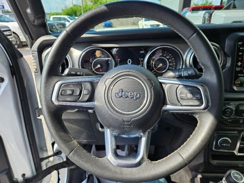 Used 2023 Jeep Gladiator Overland image 19