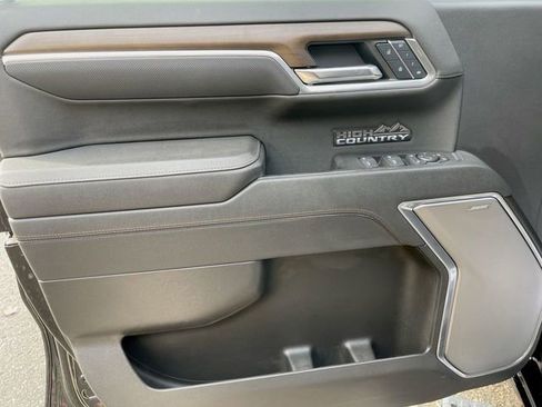 Used 2025 Chevrolet Silverado 1500 High Country image 24
