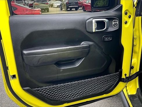 Used 2023 Jeep Wrangler Unlimited w/ Sun & Screen Package AWD/4WD image 9