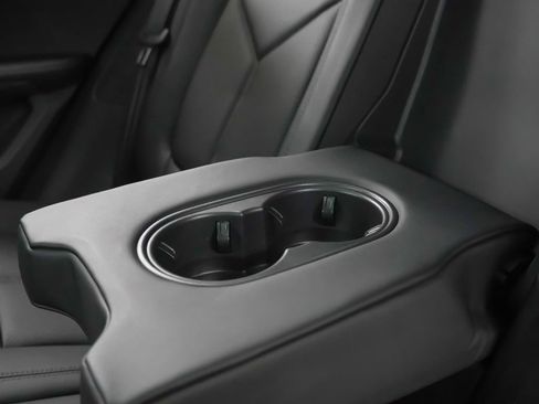Certified 2026 Porsche Macan AWD/4WD image 19