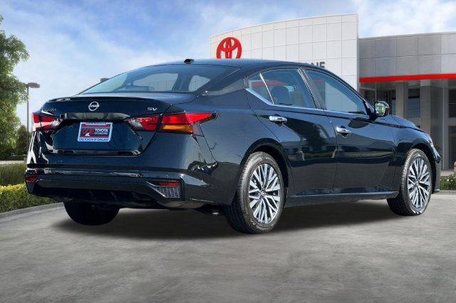Used 2024 Nissan Altima 2.5 SV FWD image 4