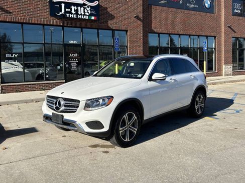 Used 2018 Mercedes-Benz GLC 300 4MATIC image 2