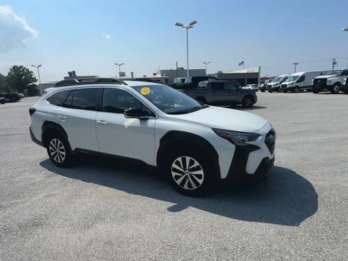 Used 2023 Subaru Outback Premium image 2