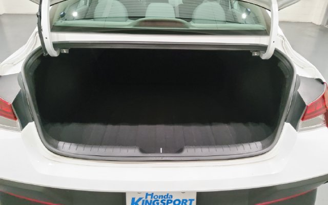 Used 2025 Hyundai Elantra SEL FWD image 17