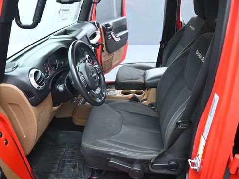 Used 2016 Jeep Wrangler Unlimited Sahara w/ Connectivity Group image 10