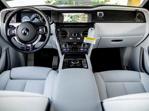 Certified 2024 Rolls-Royce Cullinan w/ Cullinan Package image 4