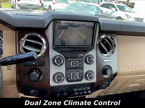 Used 2016 Ford F250 Lariat w/ Lariat Interior Package image 5