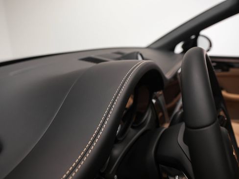 New 2026 Porsche Macan image 32