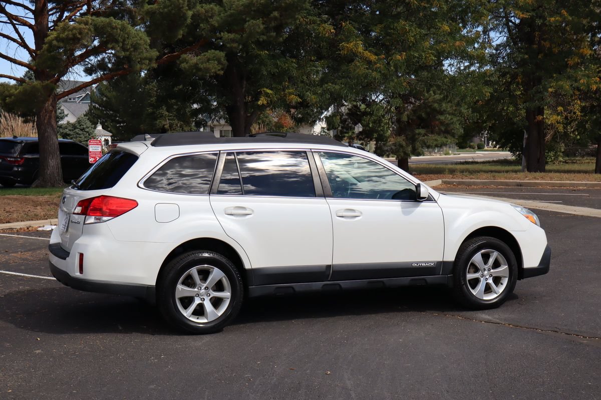 Used 2014 Subaru Outback 2.5i Limited w/ Moonroof Package AWD/4WD image 4