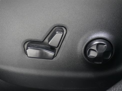 Used 2019 Jeep Cherokee Limited FWD image 14