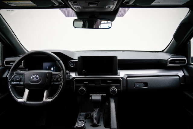 Used 2025 Toyota 4Runner SR5 AWD/4WD image 16
