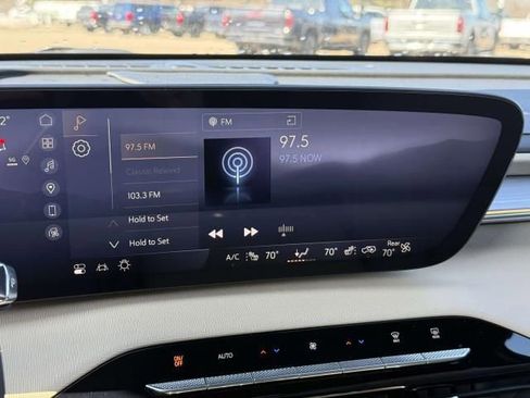 Used 2025 Buick Enclave Preferred w/ Super Cruise Package image 27