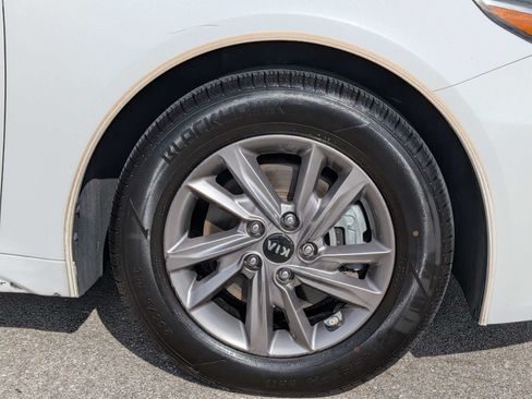 Used 2019 Kia Optima LX FWD image 12