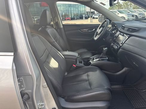 Used 2019 Nissan Rogue SL w/ Premium Package image 39