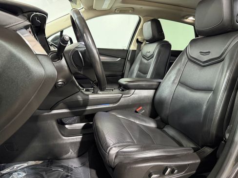 Used 2018 Cadillac XT5 Luxury w/ Driver Awareness Package FWD image 4